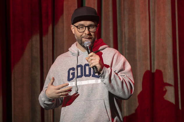 Mark Forster bei der Aufzeichnung der TV-Show MDR Sputnik präsentiert: Friends of Mark Forster im Carl-Maria-von-Weber-Theater. Bernburg, 07.12.2021