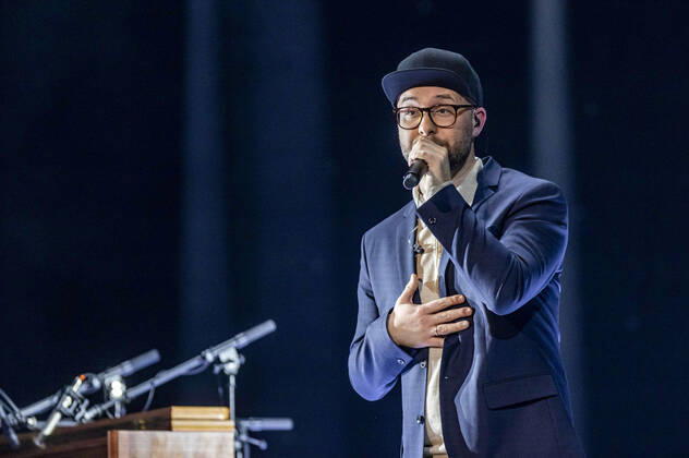 Mark Forster bei der Aufzeichnung der TV-Show MDR Sputnik präsentiert: Friends of Mark Forster im Carl-Maria-von-Weber-Theater. Bernburg, 07.12.2021