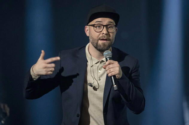 Mark Forster bei der Aufzeichnung der TV-Show MDR Sputnik präsentiert: Friends of Mark Forster im Carl-Maria-von-Weber-Theater. Bernburg, 07.12.2021