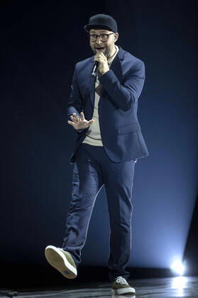 Mark Forster bei der Aufzeichnung der TV-Show MDR Sputnik präsentiert: Friends of Mark Forster im Carl-Maria-von-Weber-Theater. Bernburg, 07.12.2021