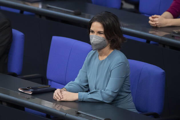 Annalena BAERBOCK (Buendnis 90 die Gruenen, Bündnis 90 die Grünen), Bundesaussenministerin, Auswaertiges Amt, 5. Plenarsitzung des Deutschen Bundestages mit der Wahl und Vereidigung des Bundeskanzlers und der Bundesminister und Bundesministerinnen, Deutscher Bundestag in Berlin, Deutschland am 08.12.2021