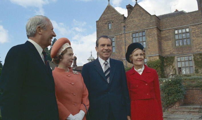 Prime Minister Edward Heath, Queen Elizabeth II, President Richard Nixon, and Pat Nixon 1958 1062_05_L_-11252-