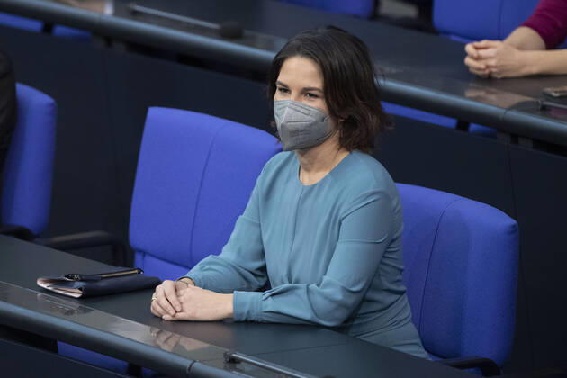 Annalena BAERBOCK (Buendnis 90 die Gruenen, Bündnis 90 die Grünen), Bundesaussenministerin, Auswaertiges Amt, 5. Plenarsitzung des Deutschen Bundestages mit der Wahl und Vereidigung des Bundeskanzlers und der Bundesminister und Bundesministerinnen, Deutscher Bundestag in Berlin, Deutschland am 08.12.2021