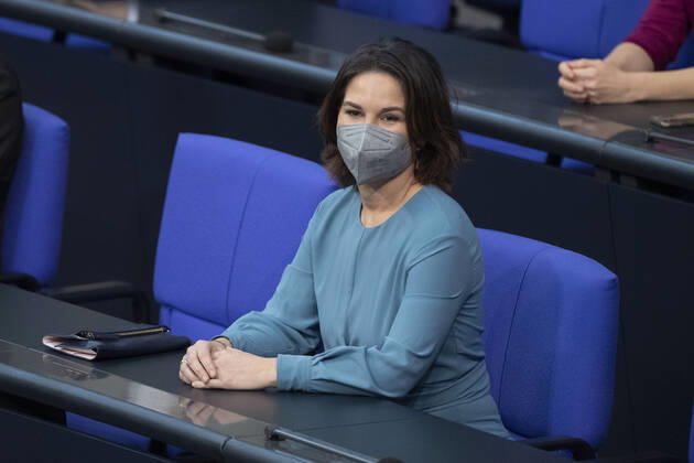 Annalena BAERBOCK (Buendnis 90 die Gruenen, Bündnis 90 die Grünen), Bundesaussenministerin, Auswaertiges Amt, 5. Plenarsitzung des Deutschen Bundestages mit der Wahl und Vereidigung des Bundeskanzlers und der Bundesminister und Bundesministerinnen, Deutscher Bundestag in Berlin, Deutschland am 08.12.2021