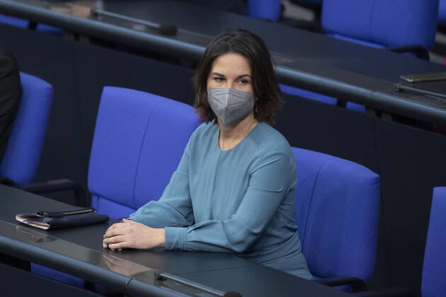Annalena BAERBOCK (Buendnis 90 die Gruenen, Bündnis 90 die Grünen), Bundesaussenministerin, Auswaertiges Amt, 5. Plenarsitzung des Deutschen Bundestages mit der Wahl und Vereidigung des Bundeskanzlers und der Bundesminister und Bundesministerinnen, Deutscher Bundestag in Berlin, Deutschland am 08.12.2021