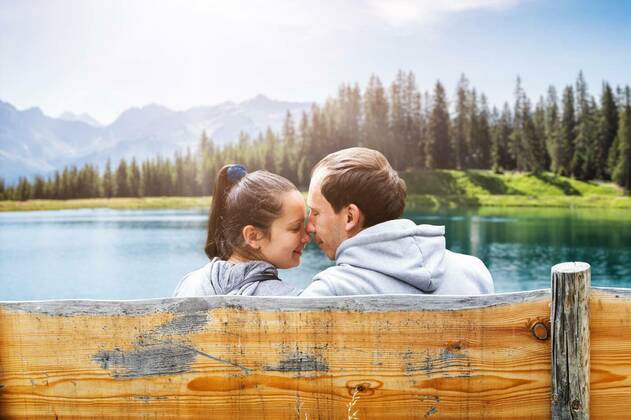 IMAGO Creative: Sommer, In den Bergen Family Man And Woman Couple Romantic Photo model released, Symbolfoto, 26.10.2021, Copyright: xAndreyPopovx Panthermedia28750450
