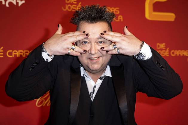 Sebastian Krumbiegel von Die Prinzen bei der 27. JosÃ Carreras Gala in der Media City Leipzig. Leipzig, 16.12.2021