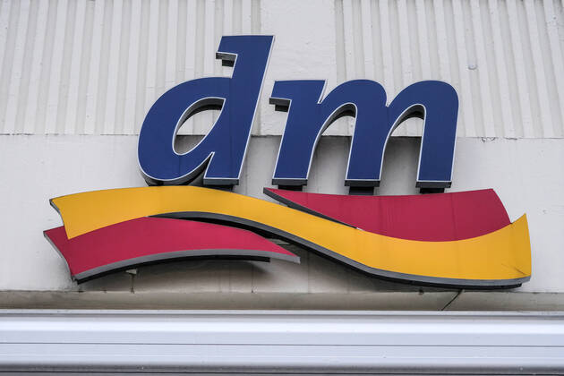 Düsseldorf 19.12.2021 DM Drogeriemarkt Drogerie Discounter Düsseldorf Nordrhein-Westfalen Deutschland