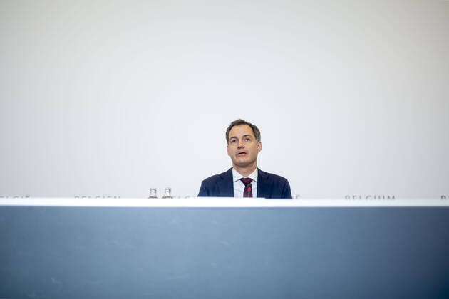 News Bilder des Tages Prime Minister Alexander De Croo pictured during a press conference after a meeting of the consultative committee with ministers of the Federal government, the regional governments and the community governments, to discuss new measures as infections with the new Omicron variant are rising, in the ongoing Covid-19 pandemic, Wednesday 22 December 2021 in Brussels. HATIMxKAGHAT 3161233