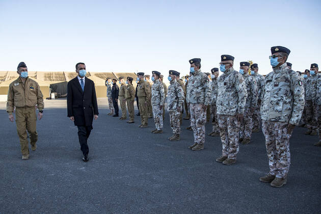 December 23, 2021, Roma, Italia: Italian Foreign Minister Luigi Di Maio meets the continent of the Italian soldiers of the Ali Al Salem military base, during the mission to Kuwait, Kuwait, 23 December 2021. ANSA ANGELO CARCONI Roma Italia - ZUMAa110 20211223_zaf_a110_017 Copyright: xAngeloxCarconix