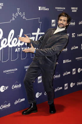 Tom Beck in der Silvestershow Celebrate at the Gate - Willkommen 2022 am Brandenburger Tor. Berlin, 31.12.2021