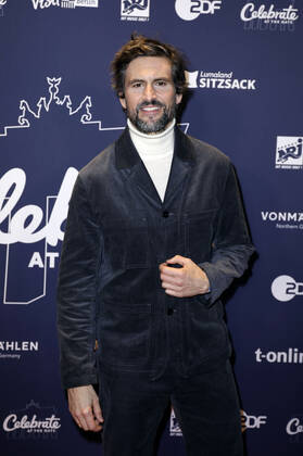 Tom Beck in der Silvestershow Celebrate at the Gate - Willkommen 2022 am Brandenburger Tor. Berlin, 31.12.2021