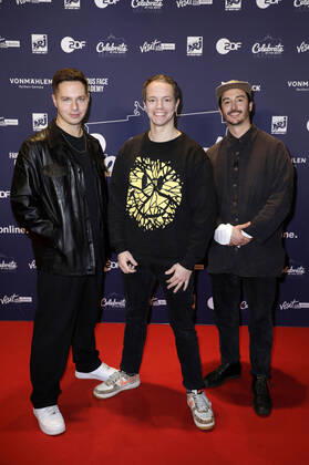 Lahos, Alle Farben und Graham Candy in der Silvestershow Celebrate at the Gate - Willkommen 2022 am Brandenburger Tor. Berlin, 31.12.2021