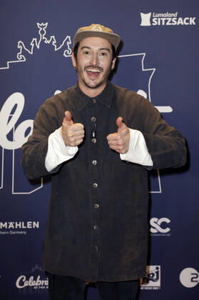 Graham Candy in der Silvestershow Celebrate at the Gate - Willkommen 2022 am Brandenburger Tor. Berlin, 31.12.2021