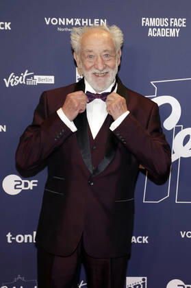 Dieter Hallervorden in der Silvestershow Celebrate at the Gate - Willkommen 2022 am Brandenburger Tor. Berlin, 31.12.2021