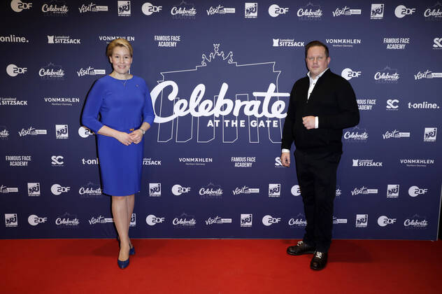Franziska Giffey und Maiko Heinrich in der Silvestershow Celebrate at the Gate - Willkommen 2022 am Brandenburger Tor. Berlin, 31.12.2021