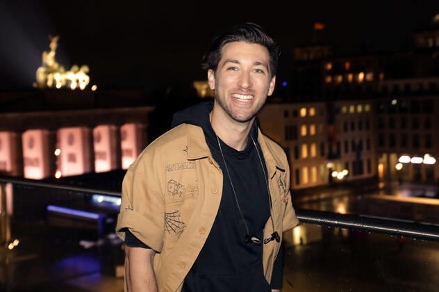 Justin Jesso in der Silvestershow Celebrate at the Gate - Willkommen 2022 am Brandenburger Tor. Berlin, 31.12.2021