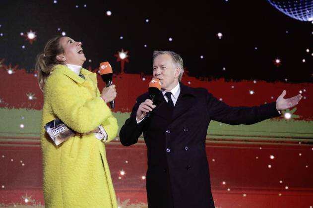 Andrea Kiewel und Johannes B. Kerner in der Silvestershow Celebrate at the Gate - Willkommen 2022 am Brandenburger Tor. Berlin, 31.12.2021