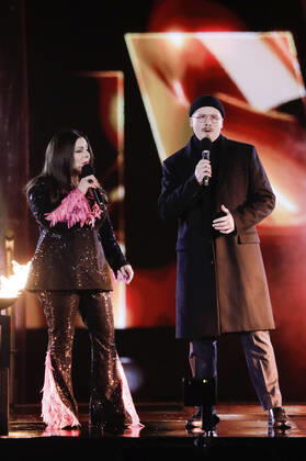 Marianne Rosenberg und Art Garfunkel jr. in der Silvestershow Celebrate at the Gate - Willkommen 2022 am Brandenburger Tor. Berlin, 31.12.2021