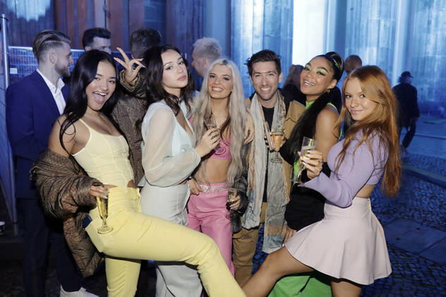 Justin Jesso und Venus in der Silvestershow Celebrate at the Gate - Willkommen 2022 am Brandenburger Tor. Berlin, 31.12.2021
