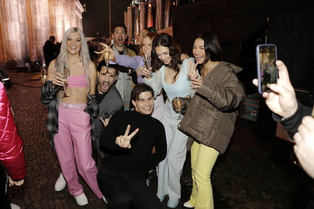 Justin Jesso, Marc Terenzi und Venus in der Silvestershow Celebrate at the Gate - Willkommen 2022 am Brandenburger Tor. Berlin, 31.12.2021
