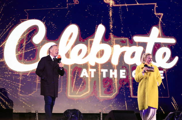 Johannes B. Kerner und Andrea Kiewel in der Silvestershow Celebrate at the Gate - Willkommen 2022 am Brandenburger Tor. Berlin, 31.12.2021