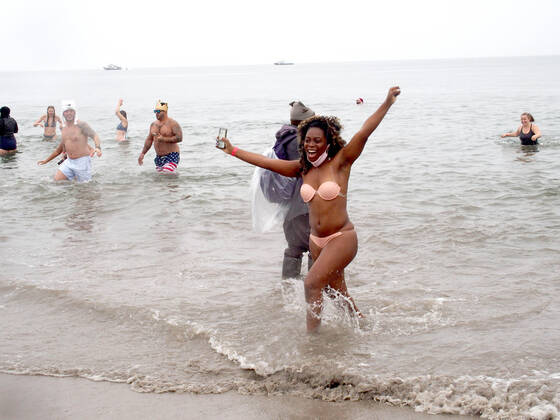 January 1, 2022, New York, New York, USA: January 1, 2022 New York , Coney Island Polar Bear Plunge. This year the Polar Bear Plunge returned after last year s Covid outbreak. Revelers enjoy the water. New York USA - ZUMAct2_ 20220101_zaf_ct2_040 Copyright: xBrucexCotlerx