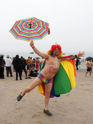 January 1, 2022, New York, New York, USA: January 1, 2022 New York , Coney Island Polar Bear Plunge. This year the Polar Bear Plunge returned after last year s Covid outbreak. Revelers enjoy the water. New York USA - ZUMAct2_ 20220101_zaf_ct2_085 Copyright: xBrucexCotlerx