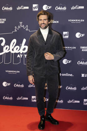 Tom Beck in der Silvestershow Celebrate at the Gate - Willkommen 2022 am Brandenburger Tor. Berlin, 31.12.2021