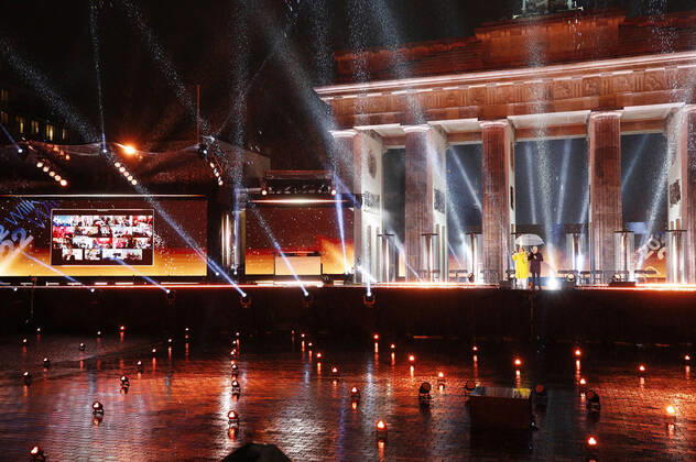Andrea Kiewel und Johannes B. Kerner in der Silvestershow Celebrate at the Gate - Willkommen 2022 am Brandenburger Tor. Berlin, 31.12.2021