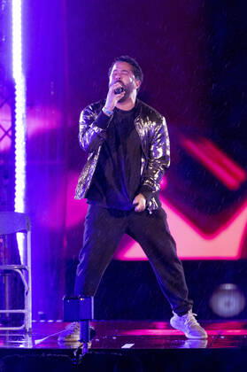 Adel Tawil in der Silvestershow Celebrate at the Gate - Willkommen 2022 am Brandenburger Tor. Berlin, 31.12.2021