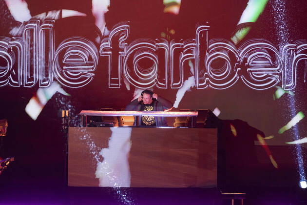 Alle Farben in der Silvestershow Celebrate at the Gate - Willkommen 2022 am Brandenburger Tor. Berlin, 31.12.2021