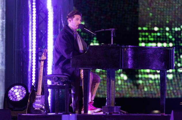 Justin Jesso in der Silvestershow Celebrate at the Gate - Willkommen 2022 am Brandenburger Tor. Berlin, 31.12.2021