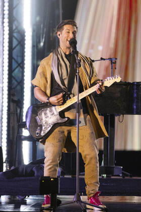 Justin Jesso in der Silvestershow Celebrate at the Gate - Willkommen 2022 am Brandenburger Tor. Berlin, 31.12.2021