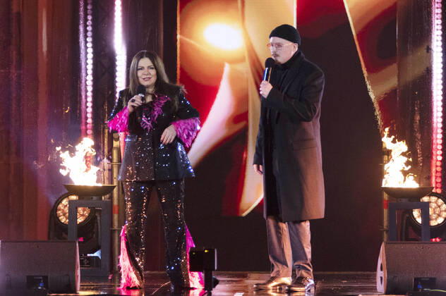 Marianne Rosenberg und Art Garfunkel jr. in der Silvestershow Celebrate at the Gate - Willkommen 2022 am Brandenburger Tor. Berlin, 31.12.2021