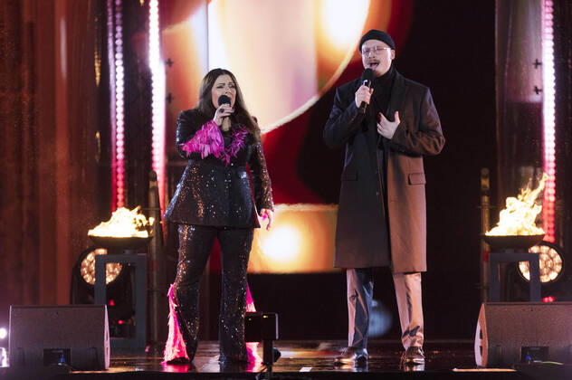 Marianne Rosenberg und Art Garfunkel jr. in der Silvestershow Celebrate at the Gate - Willkommen 2022 am Brandenburger Tor. Berlin, 31.12.2021