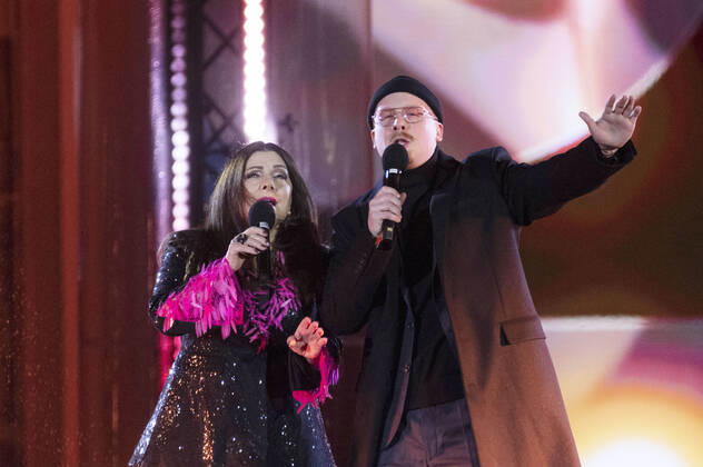 Marianne Rosenberg und Art Garfunkel jr. in der Silvestershow Celebrate at the Gate - Willkommen 2022 am Brandenburger Tor. Berlin, 31.12.2021