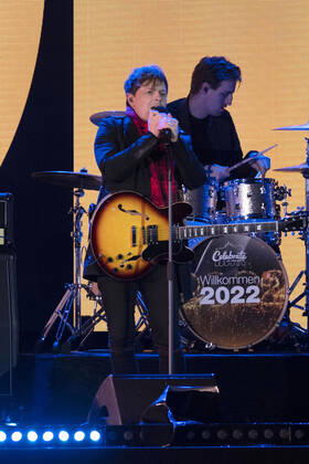 Michael Patrick Kelly in der Silvestershow Celebrate at the Gate - Willkommen 2022 am Brandenburger Tor. Berlin, 31.12.2021