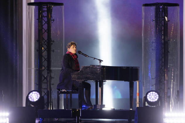 Michael Patrick Kelly in der Silvestershow Celebrate at the Gate - Willkommen 2022 am Brandenburger Tor. Berlin, 31.12.2021
