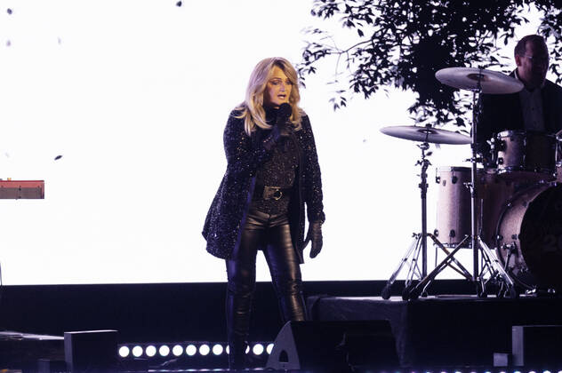 Bonnie Tyler in der Silvestershow Celebrate at the Gate - Willkommen 2022 am Brandenburger Tor. Berlin, 31.12.2021