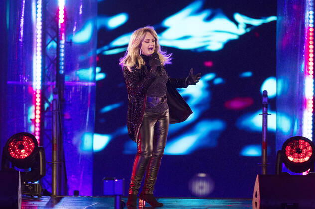 Bonnie Tyler in der Silvestershow Celebrate at the Gate - Willkommen 2022 am Brandenburger Tor. Berlin, 31.12.2021