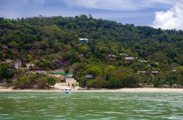 Ko Phi Phi consists of two islands, Phi Phi Leh and Phi Phi Don, located southeast of Phuket. Both are part of Hat Noppharat Thara Ko Phi Phi National Marine Park.<br ><br > Set in the centre of the Sea of Phuket, Ko Phi Phi is almost equidistant from Phuket and Krabi and can be reached by boat in around two hours.<br ><br > Phi Phi Don is the larger of the two islands, with scenic hills, steep cliffs, silken beaches, azure waters and remarkable bird- and sea-life. The island narrows at the middle where long, white-sand beaches are only a few hundred metres apart. Boats from Krabi and Phuket dock at Ao Ton Sai on the southern side of the island. Hat Yao or Long Beach faces south and is famous for the good snorkelling to be had on its co CPAxMediaxCo.xLtd. 1060_14_CPA0013656