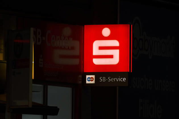 Düsseldorf 06.01.2022 Stadtsparkasse Sparkasse SB-Center Selbstbedienung Düsseldorf Nordrhein-Westfalen Deutschland