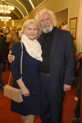 Achim Wolff mit Ehefrau Rita Feldmeier bei der Premiere des Theaterstücks Rent A Friend im Schlosspark Theater. Berlin, 08.01.2022