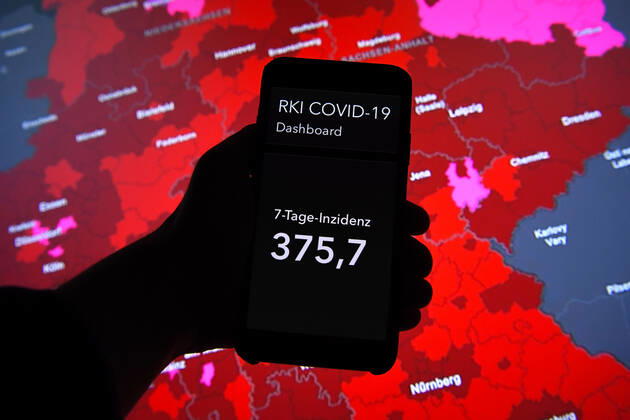 Coronavirus in Deutschland - Covid-19-Dashboard des Robert Koch-Institut 10.01.2022, Robert Koch-Institut: 7-Tage-Inzidenz 375,7. 7-Tage-Fallzahl 312.423. COVID-19-Fälle 7.535.691. Zugang um 25.255 gegenüber dem Vortag. COVID-19-Todesfälle 114.029. Zugang um 52sy gegenüber dem Vortag.