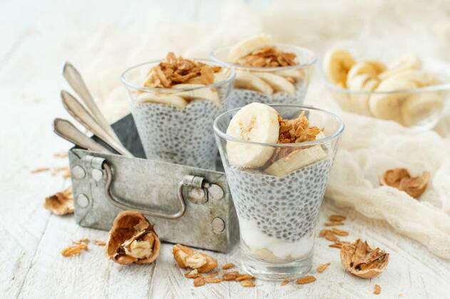  Chia pudding parfait with banana, 26.09.2021, Copyright: xkatrinshinex Panthermedia24206380