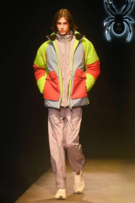 Bilder des Jahres 2022, Entertainment 01 Januar Entertainment Themen der Woche KW03 Entertainment Bilder des Tages Milan Fashion Week, Men Fall Winter. 2022 2023 Milan, Men s Fashion Fall Winter 2022 2023. Spyder fashion Show Pictured: Model  Copyright: xSimonaxChiocciax xIPAx xFotosickix