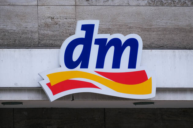 Düsseldorf 20.01.2022 DM Drogeriemarkt Drogerie Discounter Düsseldorf Nordrhein-Westfalen Deutschland