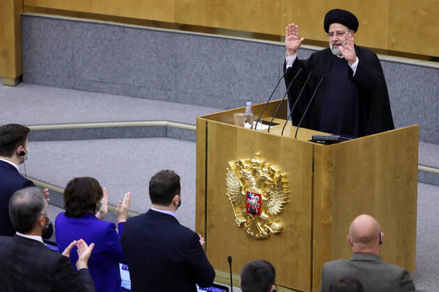 Bilder des Jahres 2022, News 01 Januar News Themen der Woche KW03 News Bilder des Tages MOSCOW, RUSSIA - JANUARY 20, 2021: Iran s President Ebrahim Raisi (background) addresses a meeting of the Russian State Duma. Anton Novoderezhkin TASS  TS11FC96