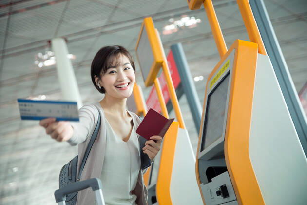 Business lady in the airport to use automatic machines China, 12 04 2019, model released, Copyright: xViewxStockx, cpmh-185352f10w.jpg, Travel,Business Travel,Business,Businesswoman,Airport,Women,Beauty,Ticket Machine,Automated,Buying,Convenience,Airport Lounge,Lobby,china,One Person,Holding,Passport,Collection,Visual Screen,Tourist,Business Person,White Collar Worker,Journey,back pack,East Asia,Oriental Ethnicity,Adult,People,Chinese Ethnicity,Asian and Indian Ethnicities,Indoors,Day,Horizontal,Photography,Color Image,Asia,Tourism,Air Transport Building,Young Adult,Young Women,Airplane Ticket,Aerospace Industry,Airport,Public Utility,Mode of Transport,25-29 Years Copyright: xViewxStockx